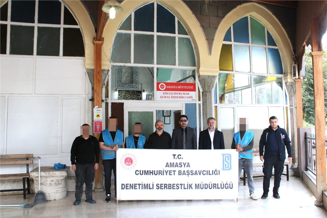 Amasya DSM Yükümlülerinden Camilere Temizlik ve Çevre Düzenleme Çalışması